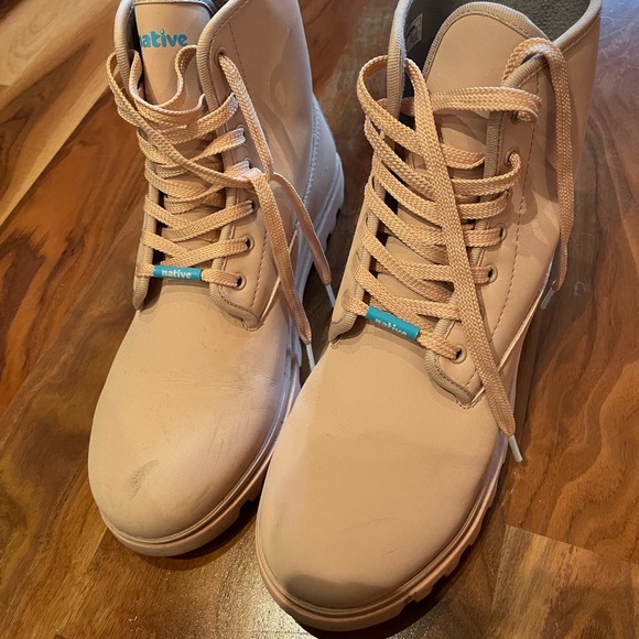 Native Boots - Picture 1 of 3